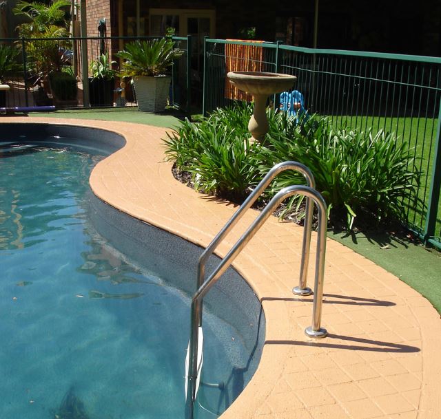 Coping of Domestic pool painted with Luxapool_poolside and paving Arnhem Colour