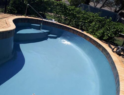 Pool painted with LUXAPOOL® epoxy pool paint in Platinum colour