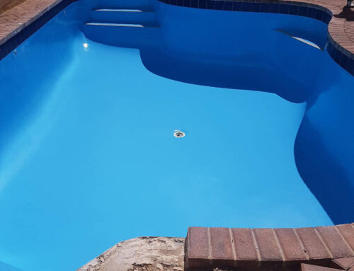 Domestic pool painted with LUXAPOOL epoxy® Misty Blue