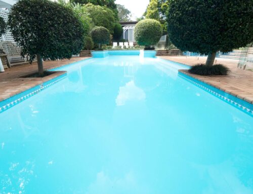 Pool painted in a mix of LUXAPOOL® Crestwood and LUXAPOOL ® White at Roseville