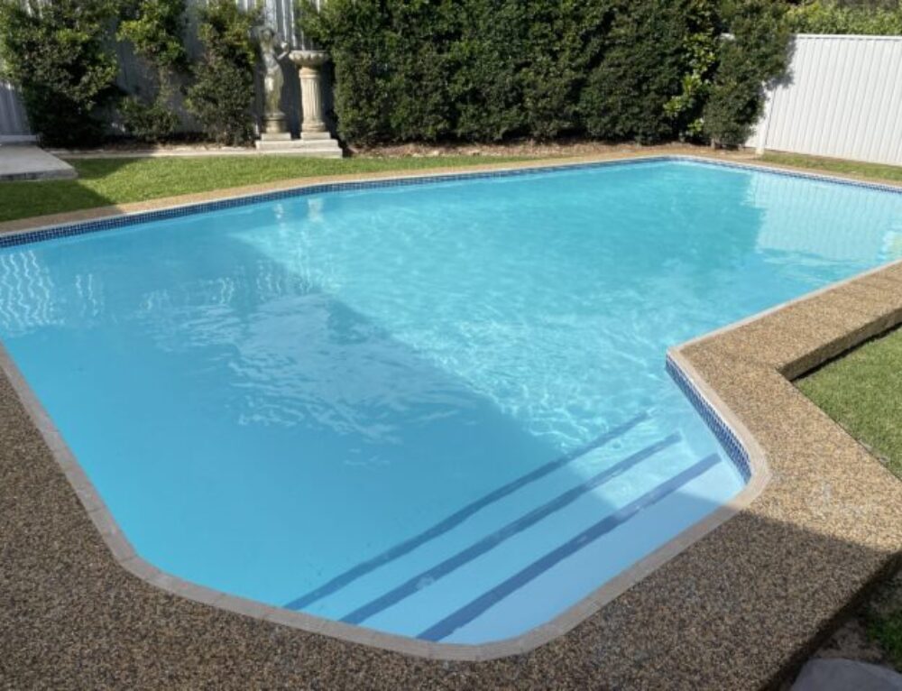 Pool painted with LUXAPOOL® pool paint in Crestwood colour