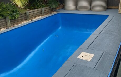 Mark Lewis pool painted with LUXAPOOL Epoxy in Mid Blue colour with LUXAPOOL Poolside and Paving in Platinum Grey on the outside - January 2023