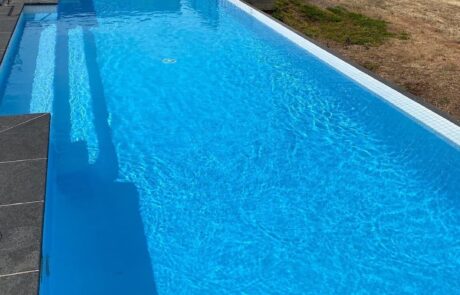 Pool in South Australia painted with LUXAPOOL Epoxy Misty Blue by Mirapool in Adelaide - Picture 4